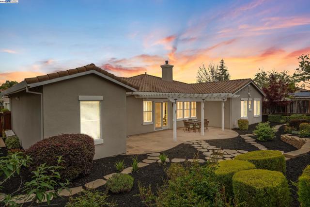 1646 Cascina Ct, Livermore CA: https://media.crmls.org/mediaz/cd5b15d6-d8ad-43d2-8722-b9272f1ff673.jpg