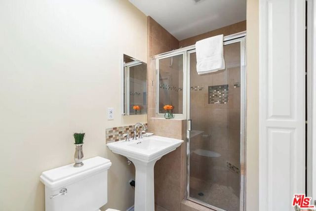 14024 Peach Grove Street, Sherman Oaks CA: https://media.crmls.org/mediaz/cd5b6fd7-7977-4f5a-957a-df15e29fbe07.jpg