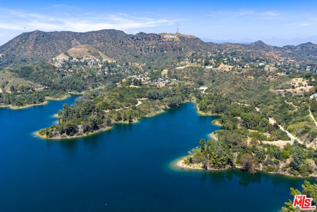 3865 Buena Park Drive, Studio City CA: https://media.crmls.org/mediaz/cd5b9839-5479-47ee-9036-51872953f3a4.jpg