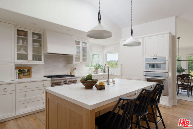 715 Circle Drive, Montecito CA: https://media.crmls.org/mediaz/cd5bb564-4c3d-484e-9dd6-2ab801930523.jpg