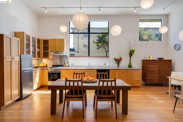 Image 5 of 32 For 2484 Martin Luther King Jr Way