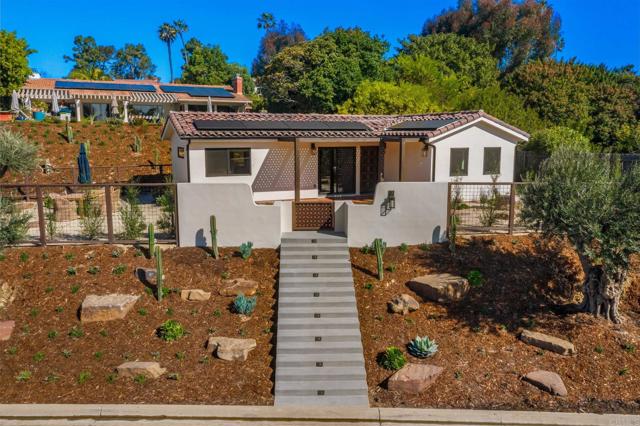 Detail Gallery Image 33 of 39 For 2087 via Ladeta, La Jolla,  CA 92037 - 2 Beds | 2 Baths