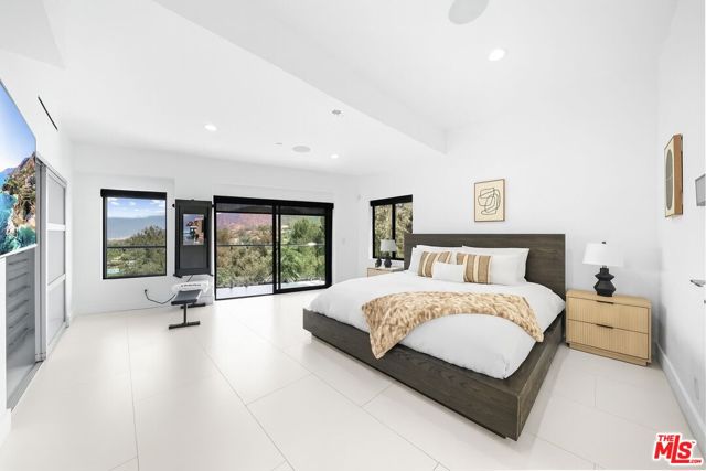 7141 Woodrow Wilson Drive, Los Angeles CA: https://media.crmls.org/mediaz/cd5cb766-82fa-4086-af03-5ed5b9b63b69.jpg