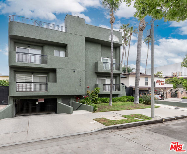 14919 Dickens Street, Sherman Oaks CA: https://media.crmls.org/mediaz/cd5cbca2-d8dd-4c49-8e61-e54b066c6268.jpg