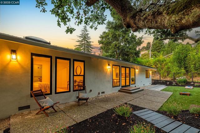 148 Draeger Drive, Moraga CA: https://media.crmls.org/mediaz/cd5cfe2b-ccb5-40ff-8e22-2abc714280ff.jpg