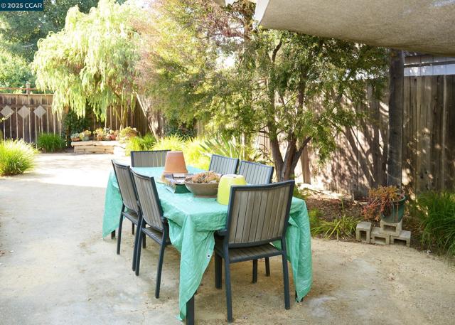 1331 Court Street, Martinez CA: https://media.crmls.org/mediaz/cd5d9316-e560-4225-8287-f8807beb106c.jpg
