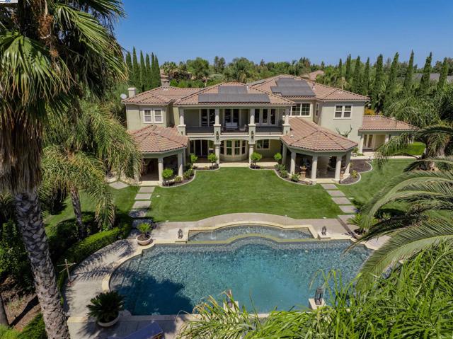 8324 Waterwell Way, Tracy CA: https://media.crmls.org/mediaz/cd5da619-ba28-415d-8d44-1a4af697b5b6.jpg