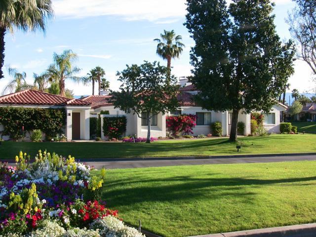 38488 Gazania Circle, Palm Desert CA: https://media.crmls.org/mediaz/cd5df239-8031-4674-90ee-11e8fb2707d8.jpg