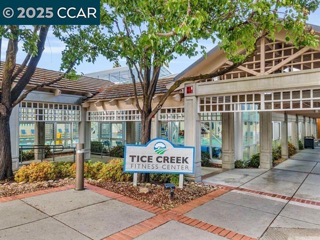 1224 Canyonwood Ct, Walnut Creek CA: https://media.crmls.org/mediaz/cd5dfabe-7fe2-4e88-b28f-01a55447a265.jpg