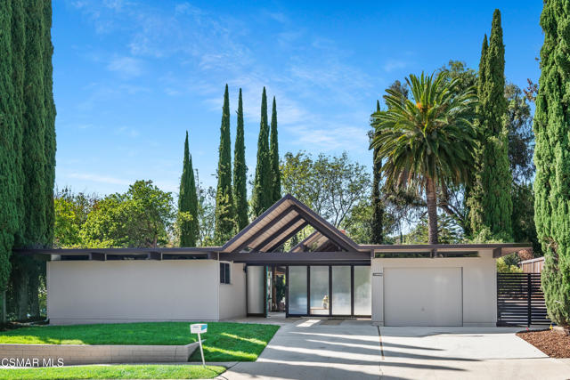 1449 Fordham Avenue, Thousand Oaks CA: https://media.crmls.org/mediaz/cd5ea8d7-45c6-414d-9bd0-9ffe7d0fe822.jpg