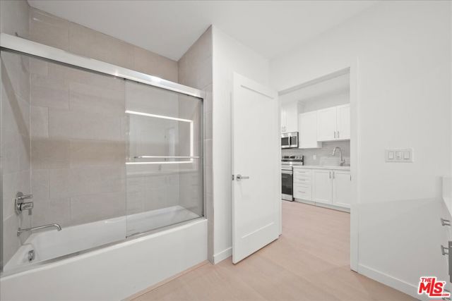 3977 Beverly Boulevard, Los Angeles CA: https://media.crmls.org/mediaz/cd5ef12f-32bd-42c3-8931-1b3f410da88a.jpg