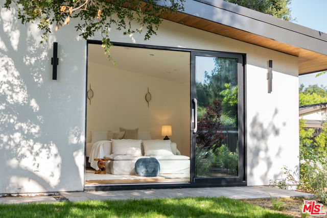 1009 Daly Road photo 4