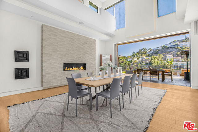 2501 Zorada Drive, Los Angeles CA: https://media.crmls.org/mediaz/cd5f526b-bb37-485a-b420-d8f51b3f55f9.jpg
