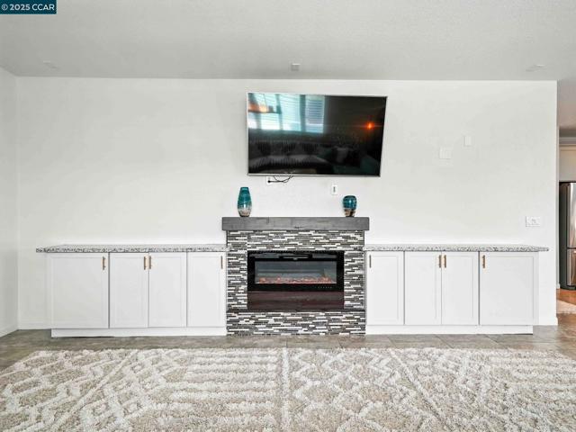2433 Sanders Ln, Fairfield CA: https://media.crmls.org/mediaz/cd5fed9d-5ae0-4c88-a039-8f48c3139da1.jpg