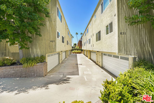 631 Strand Street, Santa Monica CA: https://media.crmls.org/mediaz/cd603967-52b6-41f5-a421-6960806c2a17.jpg
