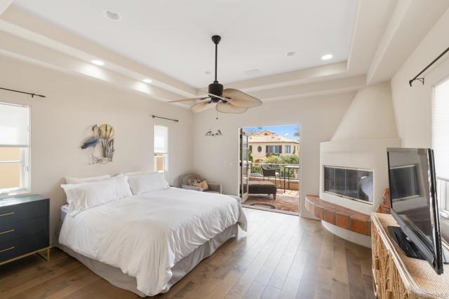 418 Marine St, La Jolla CA: https://media.crmls.org/mediaz/cd605d1f-4285-4e28-a245-43dab8978c5f.jpg