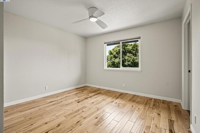 6408 Boone Dr, Castro Valley CA: https://media.crmls.org/mediaz/cd607034-0c40-4be6-98ec-1ae7ebe31852.jpg