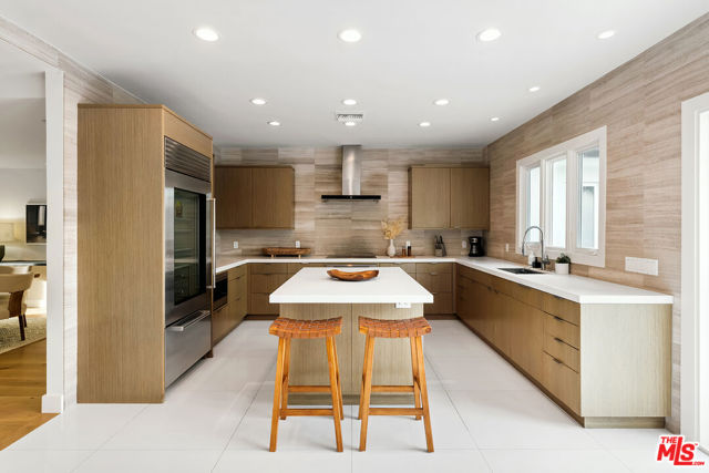 2612 Wallingford Drive, Beverly Hills CA: https://media.crmls.org/mediaz/cd607cb9-671d-4f39-9b1d-1d5a5519c496.jpg