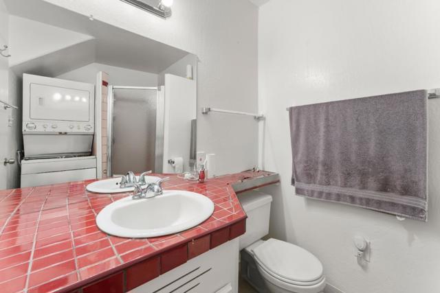 4 Athlone Way, Menlo Park CA: https://media.crmls.org/mediaz/cd609b52-750f-40e3-b825-5fe2764a2778.jpg