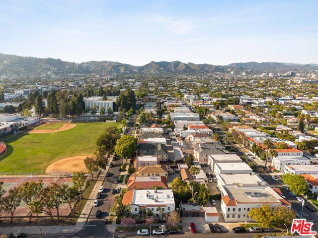 500 N Genesee Avenue, Los Angeles CA: https://media.crmls.org/mediaz/cd60cdd1-43fa-4228-8939-657a8443ce10.jpg