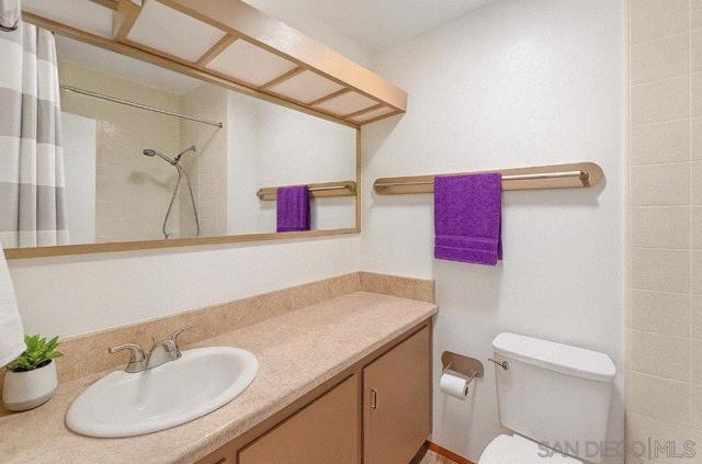 8232 Polizzi Pl, San Diego CA: https://media.crmls.org/mediaz/cd60d80b-837a-45ff-a70a-cb16e6419d75.jpg