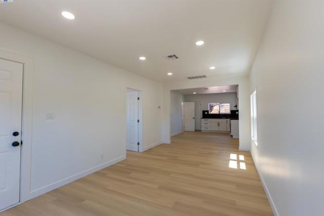 1276 64Th Ave, Oakland CA: https://media.crmls.org/mediaz/cd60f6d3-f2d6-47cc-9285-dc71788739e1.jpg