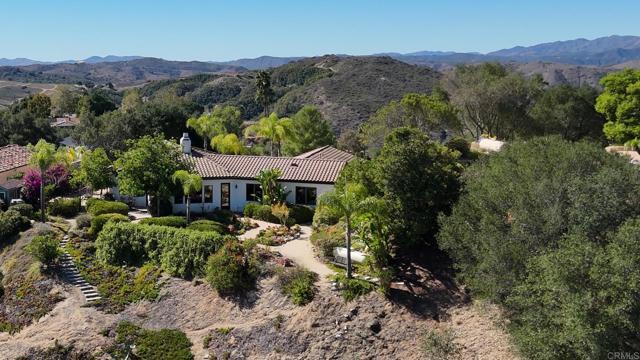 1707 Santa Margarita Drive, Fallbrook CA: https://media.crmls.org/mediaz/cd612891-b05e-44c4-986c-c37bb15db14a.jpg
