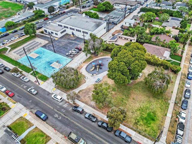 4725 Saratoga Avenue, San Diego CA: https://media.crmls.org/mediaz/cd6146dd-e51b-448f-a1ee-521d03ab27d0.jpg
