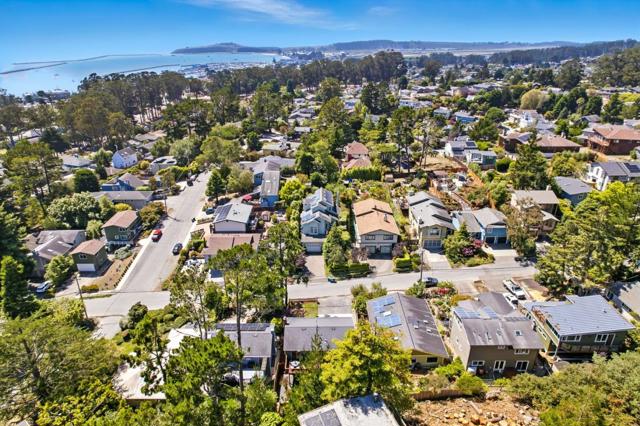 422 Portola Avenue, Half Moon Bay CA: https://media.crmls.org/mediaz/cd61a8d2-a07b-413a-b2a3-e253cda6f5d0.jpg