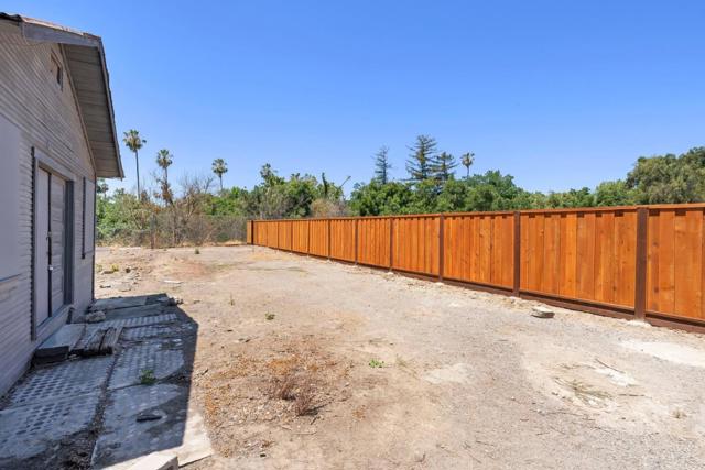 850 Calhoun Street, San Jose CA: https://media.crmls.org/mediaz/cd61f6ad-04ed-417d-9117-f4a21aae80e7.jpg