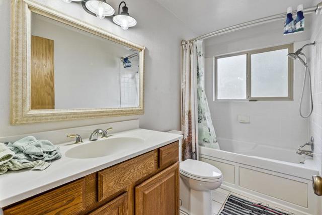 9355 Canyon Oak Road, Salinas CA: https://media.crmls.org/mediaz/cd621ff3-2143-4bb1-a922-c7c89e6e4795.jpg