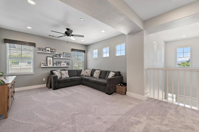 1611 Vinsanto Court, Gilroy CA: https://media.crmls.org/mediaz/cd62c6ee-b2ed-4834-b109-51666d05837f.jpg