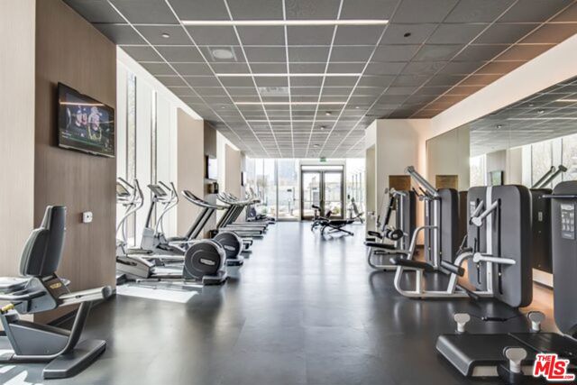 889 Francisco Street, Los Angeles CA: https://media.crmls.org/mediaz/cd6301b4-c345-480b-b32e-c9d96217469d.jpg