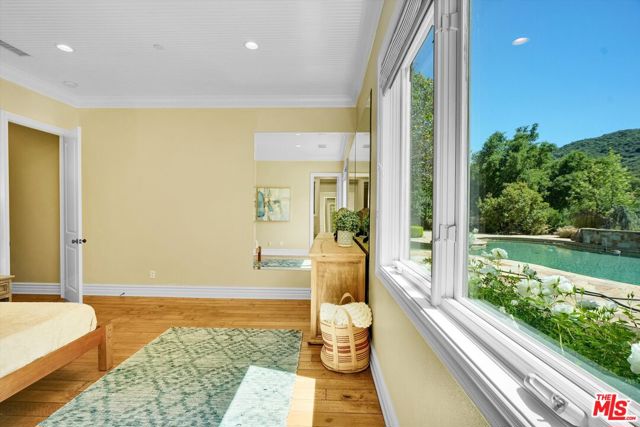 29734 Mulholland Highway, Agoura Hills CA: https://media.crmls.org/mediaz/cd6310cd-91b3-40a0-a71a-0ff3340d7460.jpg