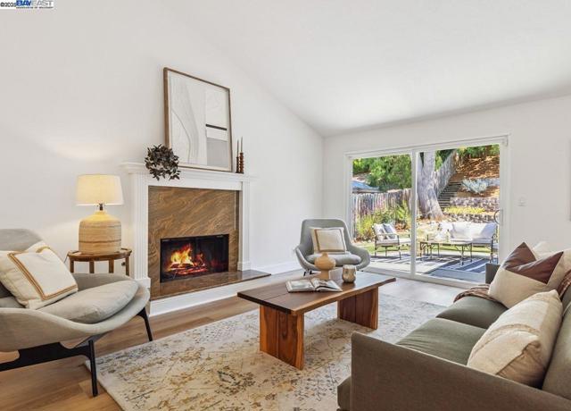 2485 Talavera Dr, San Ramon CA: https://media.crmls.org/mediaz/cd6357b0-da24-4da0-b1ab-34d24033df5a.jpg