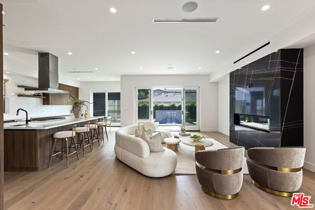 908 Rosecrans Avenue, Manhattan Beach CA: https://media.crmls.org/mediaz/cd63924c-7752-427a-a534-8657a2ff9654.jpg