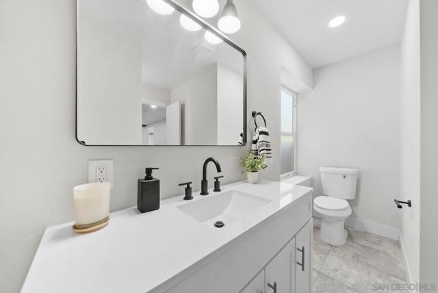 198 Croydon Ln, El Cajon CA: https://media.crmls.org/mediaz/cd64027c-ffcb-47d5-b41c-2a36b8421528.jpg