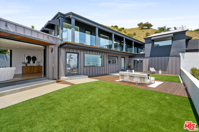 8021 Floral Avenue, Los Angeles CA: https://media.crmls.org/mediaz/cd647c06-c1f0-4472-9f5d-1e54d8ac3402.jpg