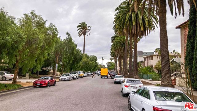 1111 12th Street, Santa Monica CA: https://media.crmls.org/mediaz/cd6483f5-ad3a-4159-b3ac-c76fa0a4032f.jpg
