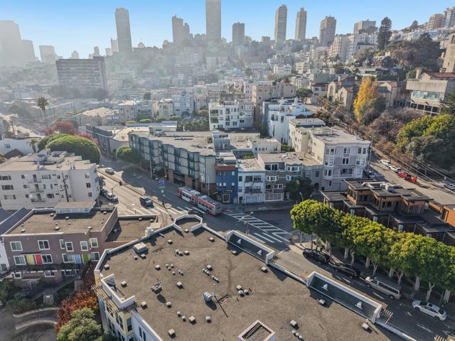 649651 Francisco St, San Francisco CA: https://media.crmls.org/mediaz/cd64a792-8b4c-478e-87e8-9a8ae8d804fb.jpg