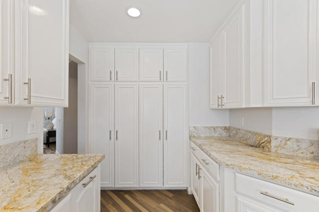 105 Brandigo Circle, Palm Desert CA: https://media.crmls.org/mediaz/cd64b199-adf4-48e9-b6d9-92516cdb9986.jpg