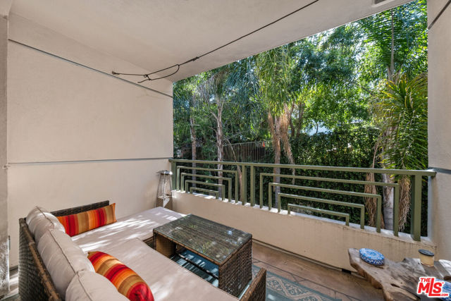 2111 S Beverly Glen Boulevard, Los Angeles CA: https://media.crmls.org/mediaz/cd64daf1-9863-4d9a-bd38-940d2647dbae.jpg