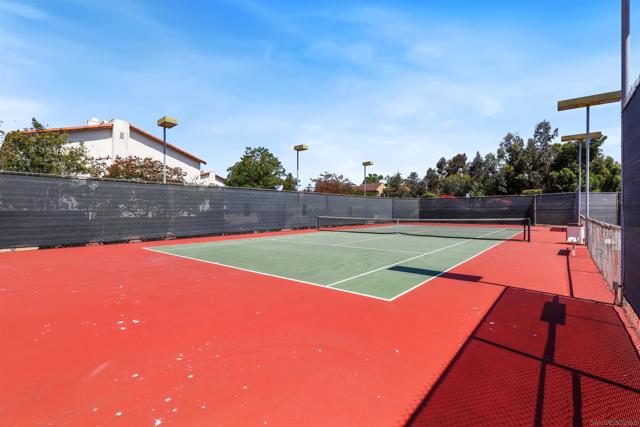 3946 La Jolla Village Dr, La Jolla CA: https://media.crmls.org/mediaz/cd651fc5-2d31-4875-b1b3-28dab29572b3.jpg