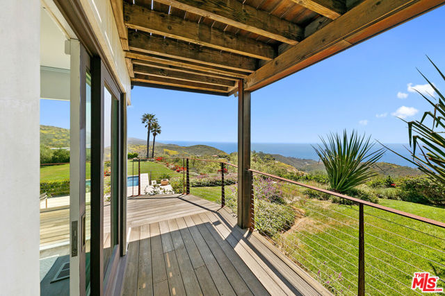 27450 Calicut Road, Malibu CA: https://media.crmls.org/mediaz/cd655424-2d7f-4633-aa64-081621a63448.jpg