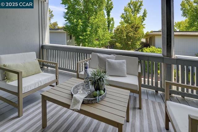1224 Singingwood Ct, Walnut Creek CA: https://media.crmls.org/mediaz/cd657228-e7c9-4227-ba53-09a9e63f65f6.jpg