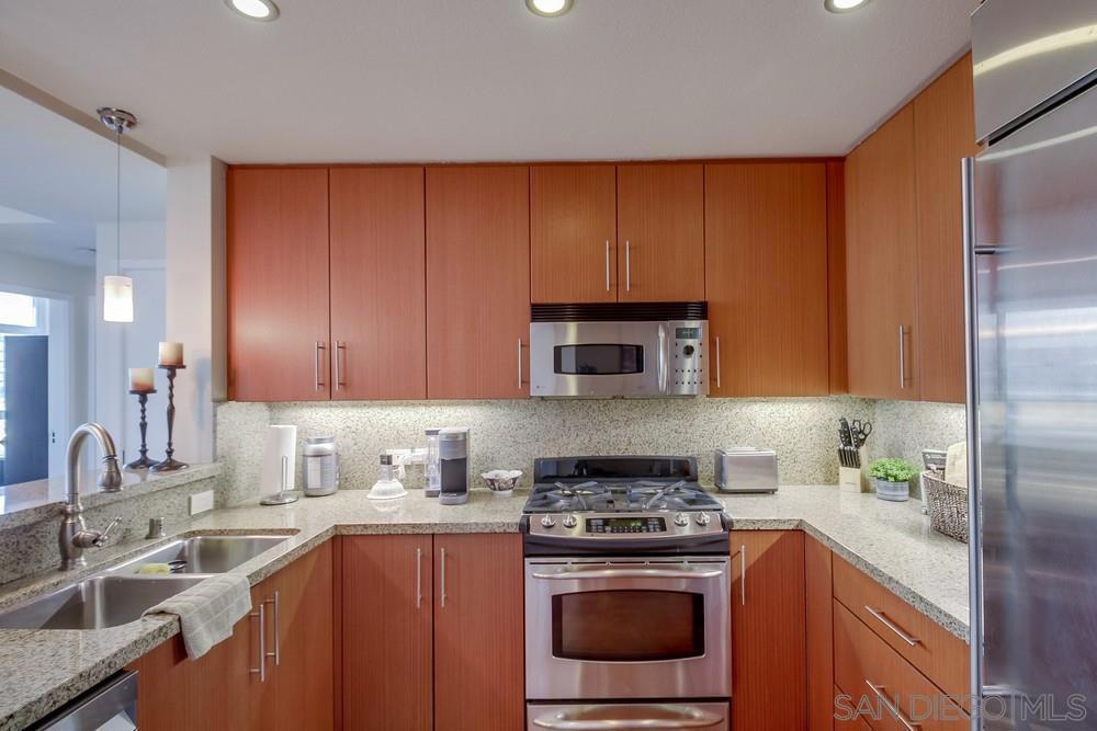 325 7th Ave - photo 17