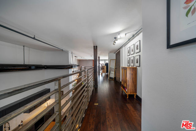 4115 Glencoe Avenue, Marina del Rey CA: https://media.crmls.org/mediaz/cd6660d3-5c0d-4bae-99ee-1a18a145fc11.jpg