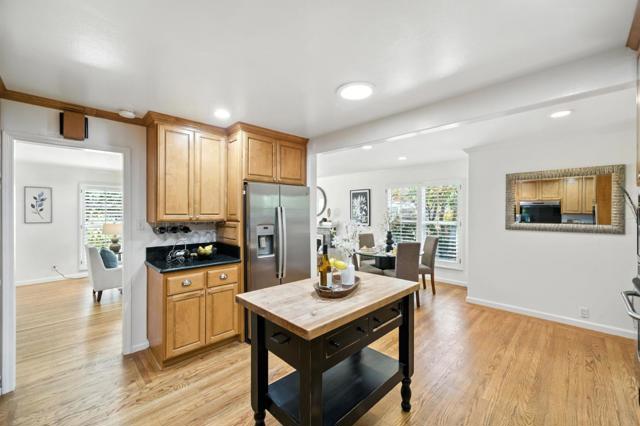 641 10th Avenue, Menlo Park CA: https://media.crmls.org/mediaz/cd667c97-5e3c-4c0f-bb10-e9e6a2cd3546.jpg