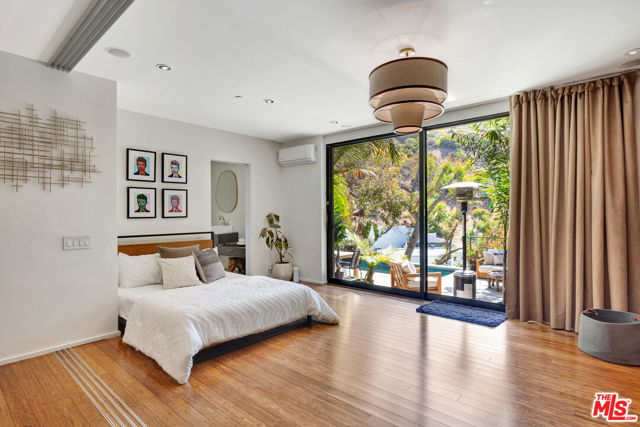 2020 Wattles Drive, Los Angeles CA: https://media.crmls.org/mediaz/cd66e572-d778-4f9e-b8c8-756c88241afe.jpg