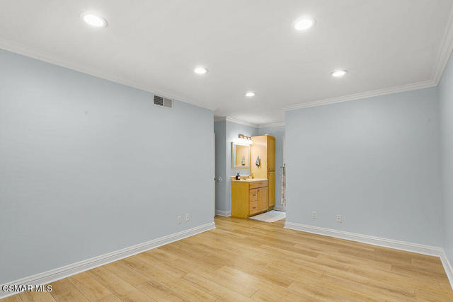 1778 E Avenida De Las Flores, Thousand Oaks CA: https://media.crmls.org/mediaz/cd675b09-273d-43cd-8704-571ec3beda64.jpg